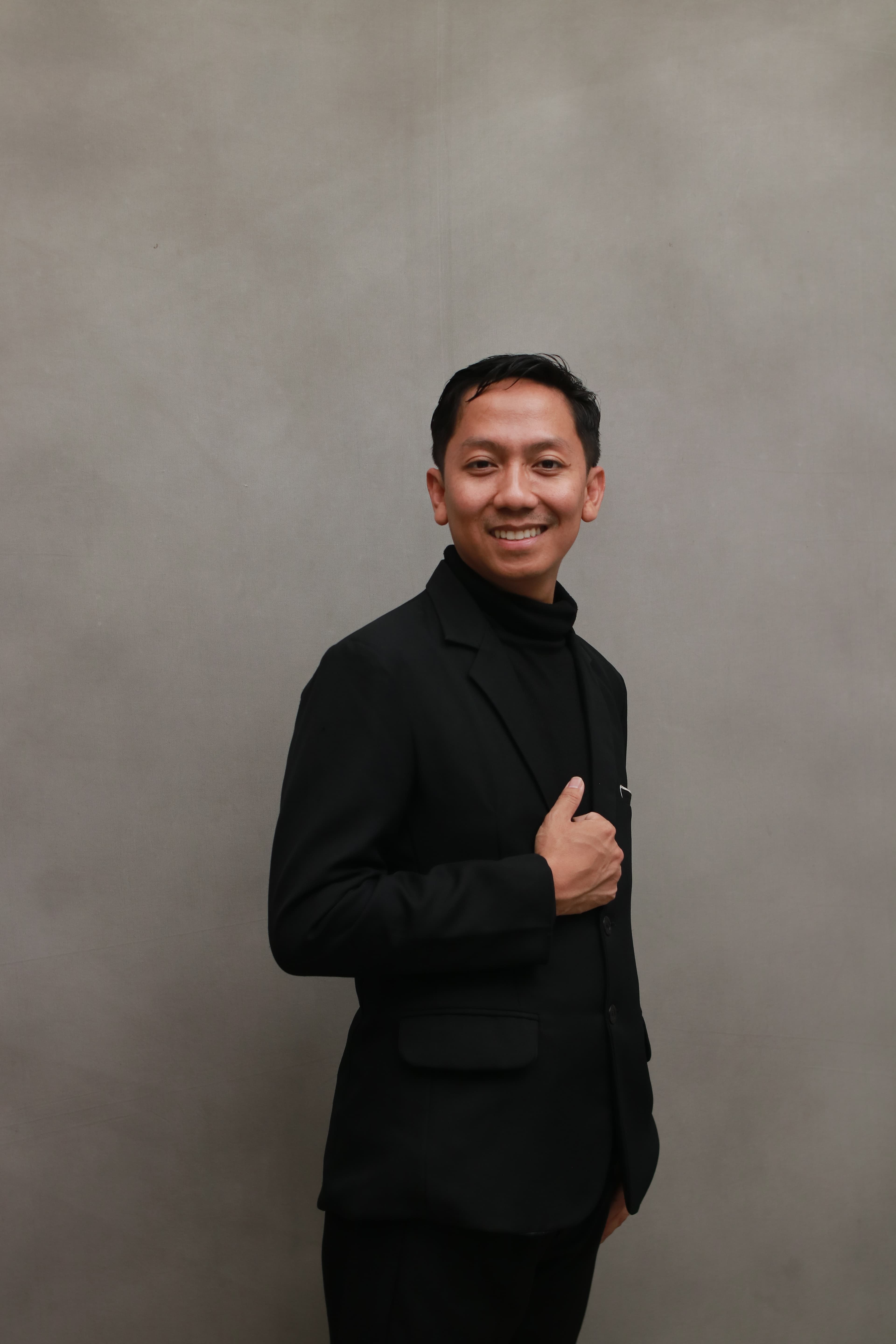 Portrait of Mas Ridwan, founder of Indonesian Remote Workers
